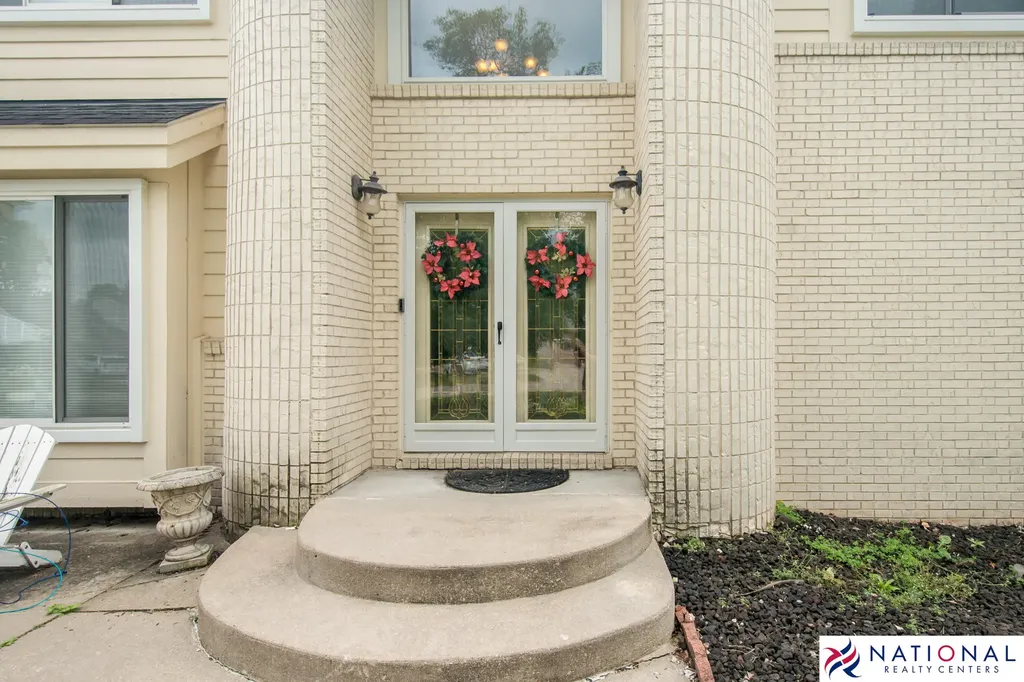 37709 Glengrove Drive Farmington Hills City MI 48331