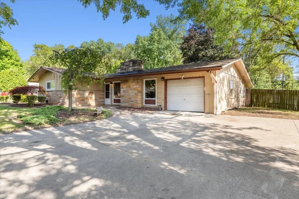 210 Beaver Street Brighton City MI 48116