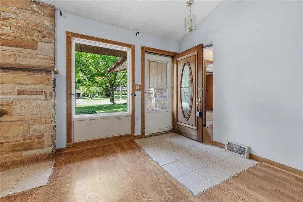 210 Beaver Street Brighton City MI 48116