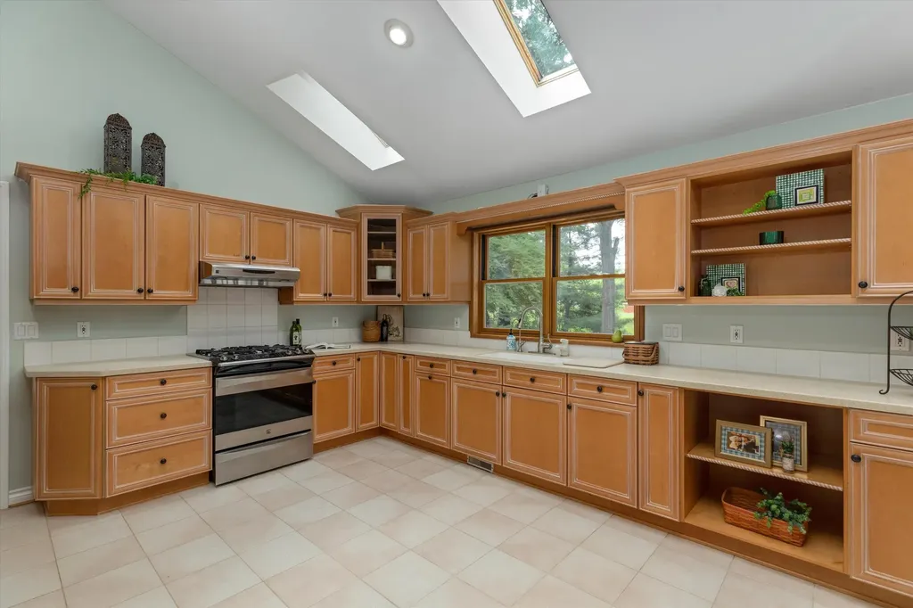 525 Judd Road York Charter Township MI 48176