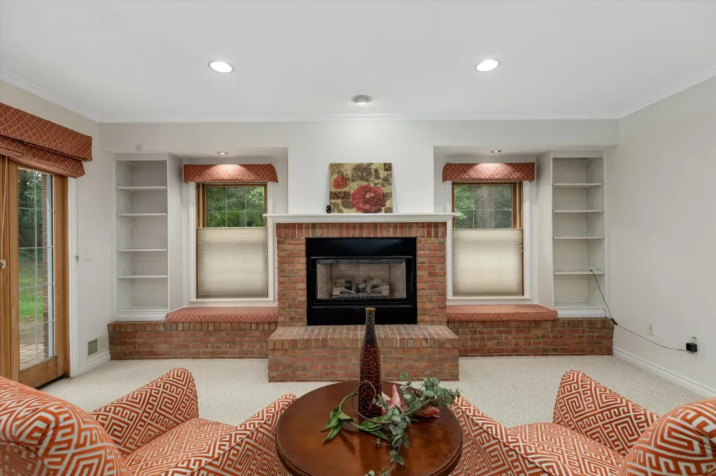 525 Judd Road York Charter Township MI 48176