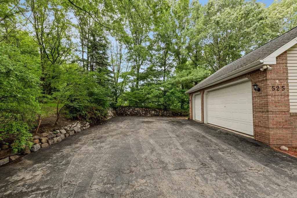 525 Judd Road York Charter Township MI 48176