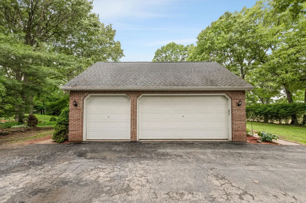 525 Judd Road York Charter Township MI 48176