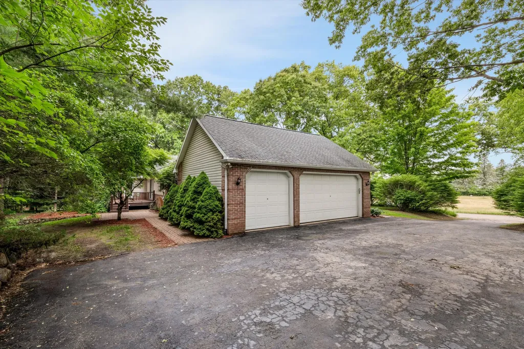 525 Judd Road York Charter Township MI 48176