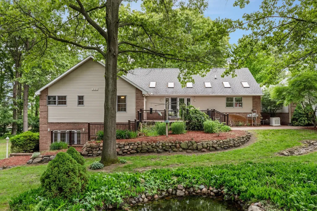 525 Judd Road York Charter Township MI 48176