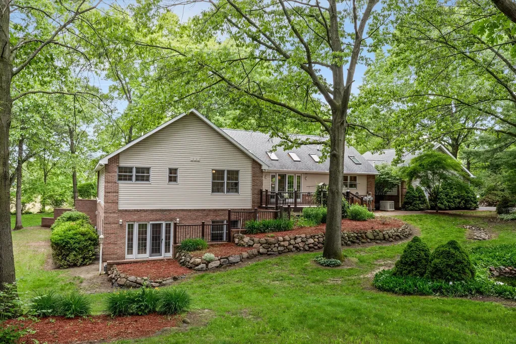 525 Judd Road York Charter Township MI 48176