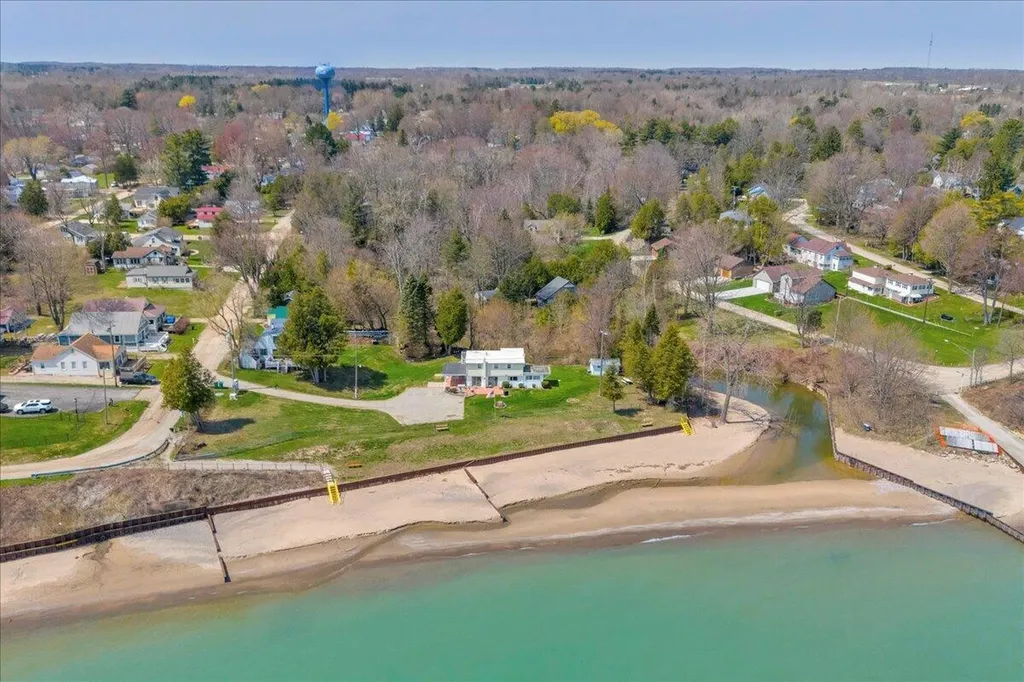 7226 Lakeview Drive Worth Township MI 48450