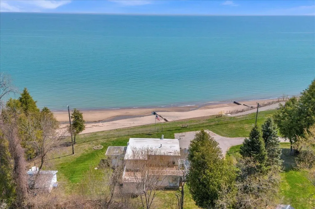 7226 Lakeview Drive Worth Township MI 48450