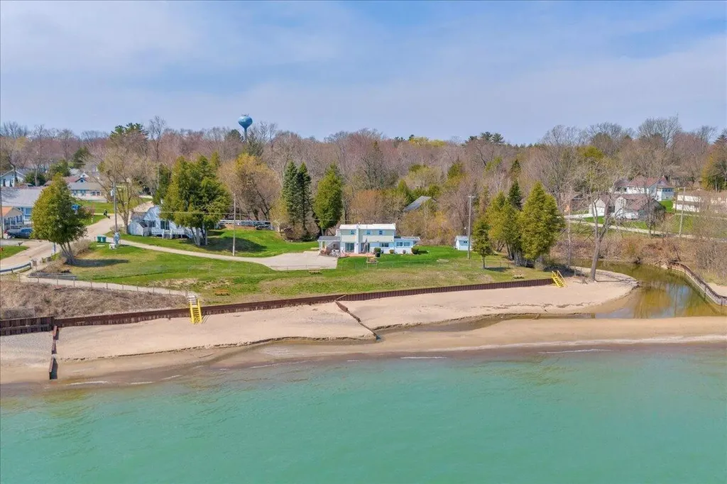 7226 Lakeview Drive Worth Township MI 48450
