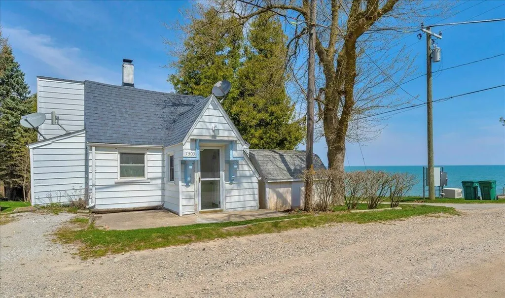 7226 Lakeview Drive Worth Township MI 48450