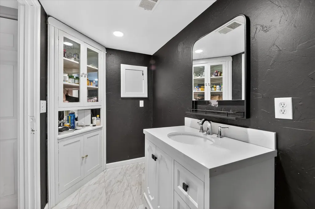 2140 Pauline Boulevard Ann Arbor City MI 48103