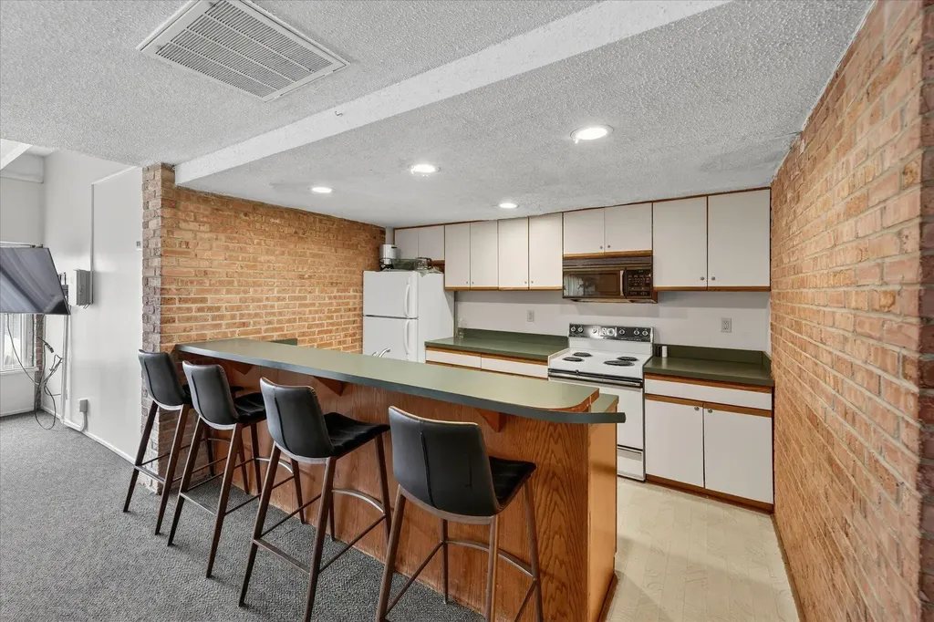 2140 Pauline Boulevard Ann Arbor City MI 48103