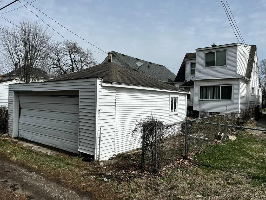 1810 Lindbergh Street Wyandotte City MI 48192
