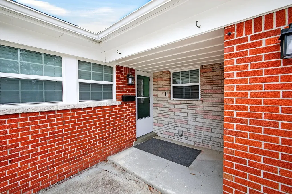 23245 Tuck Road Farmington Hills City MI 48336