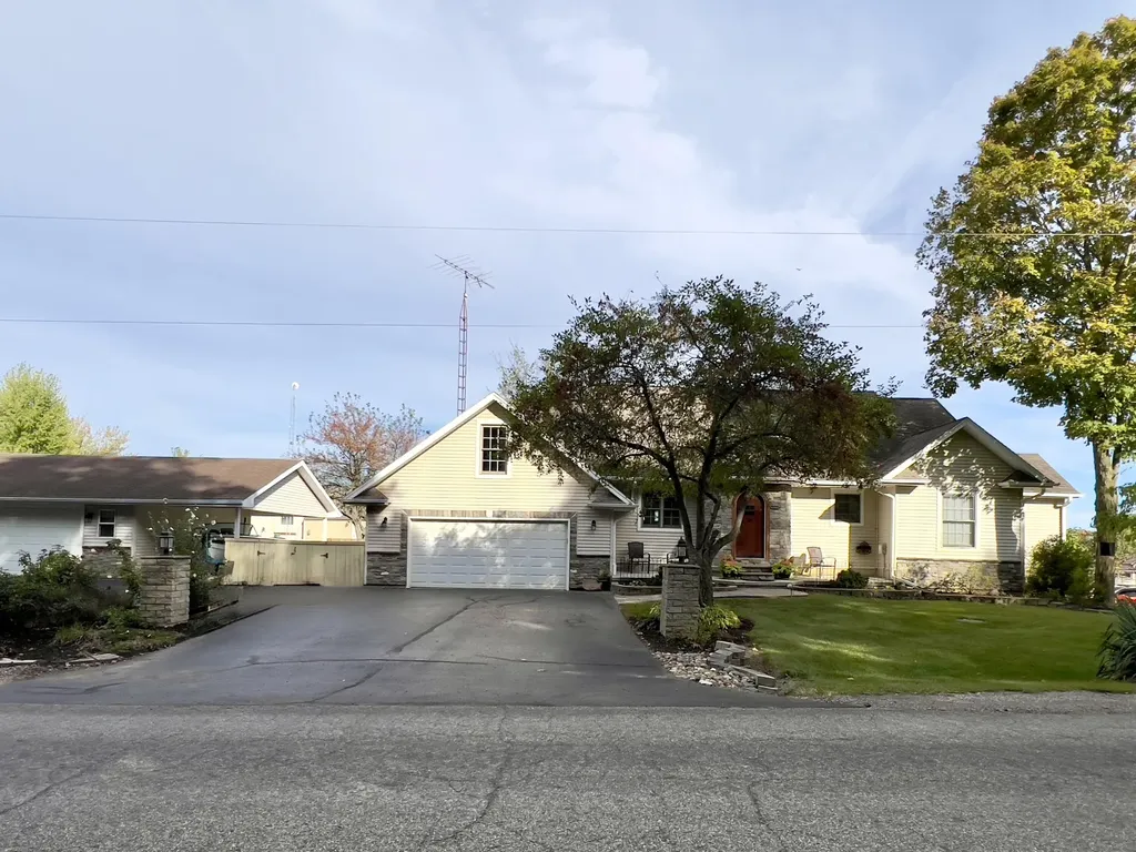 14705 Woodbridge Road Amboy Township MI 49232