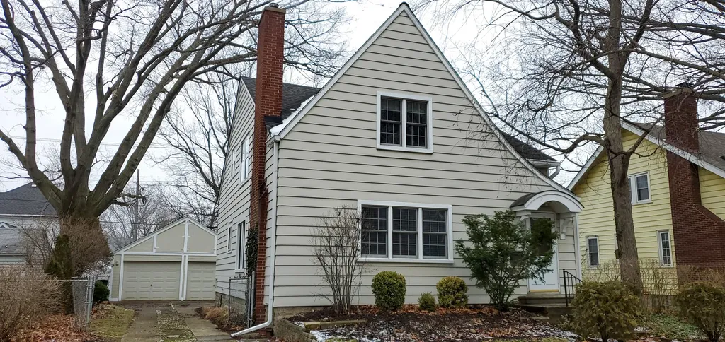 907 E Fifth Street Royal Oak City MI 48067