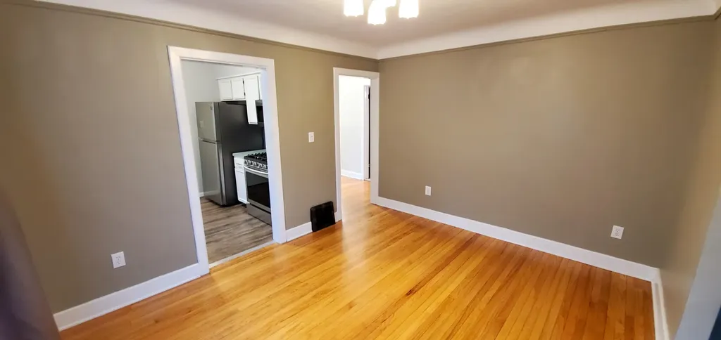 907 E Fifth Street Royal Oak City MI 48067