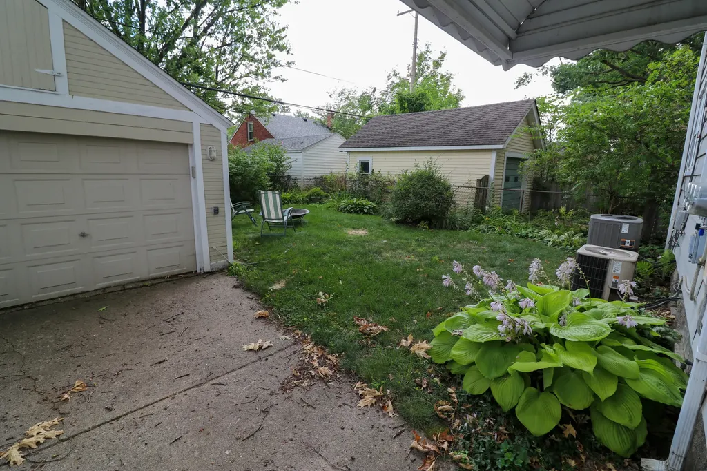 907 E Fifth Street Royal Oak City MI 48067