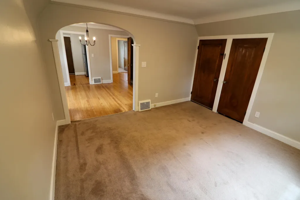 907 E Fifth Street Royal Oak City MI 48067