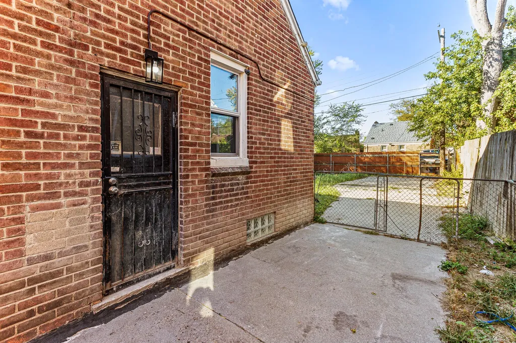 19711 Mansfield Street Detroit City MI 48235