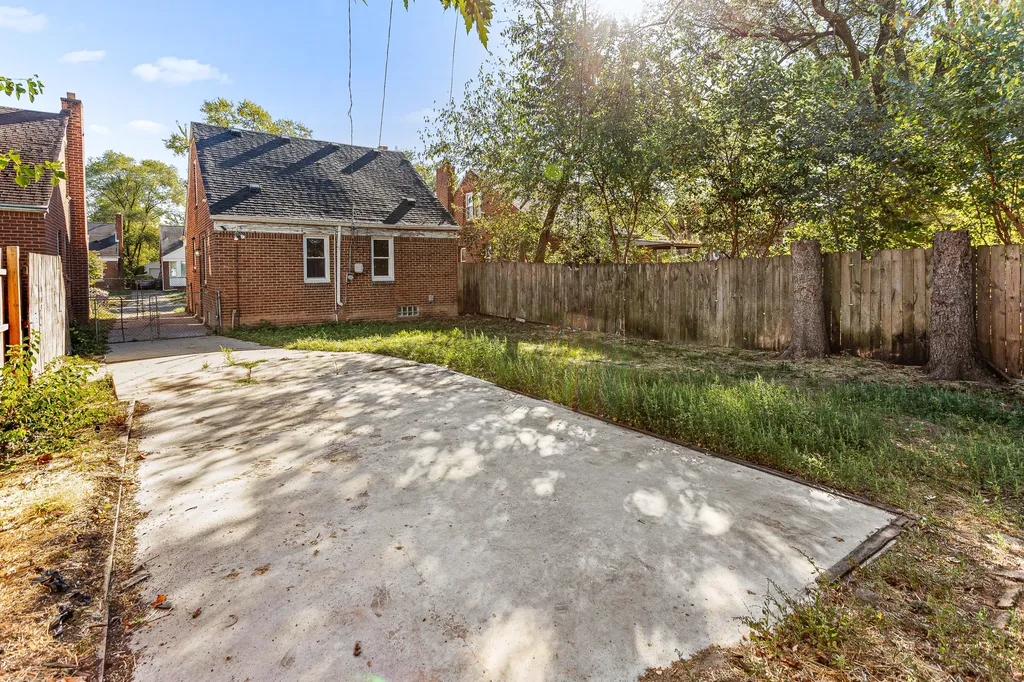 19711 Mansfield Street Detroit City MI 48235