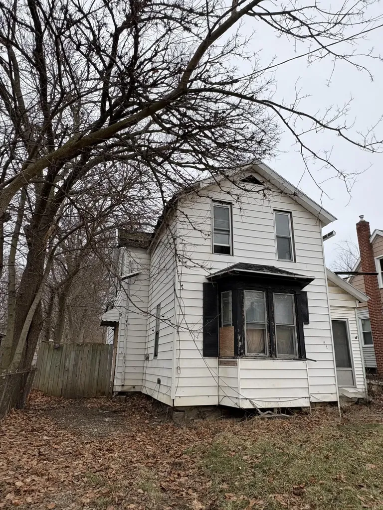814 E North Street Jackson City MI 49202