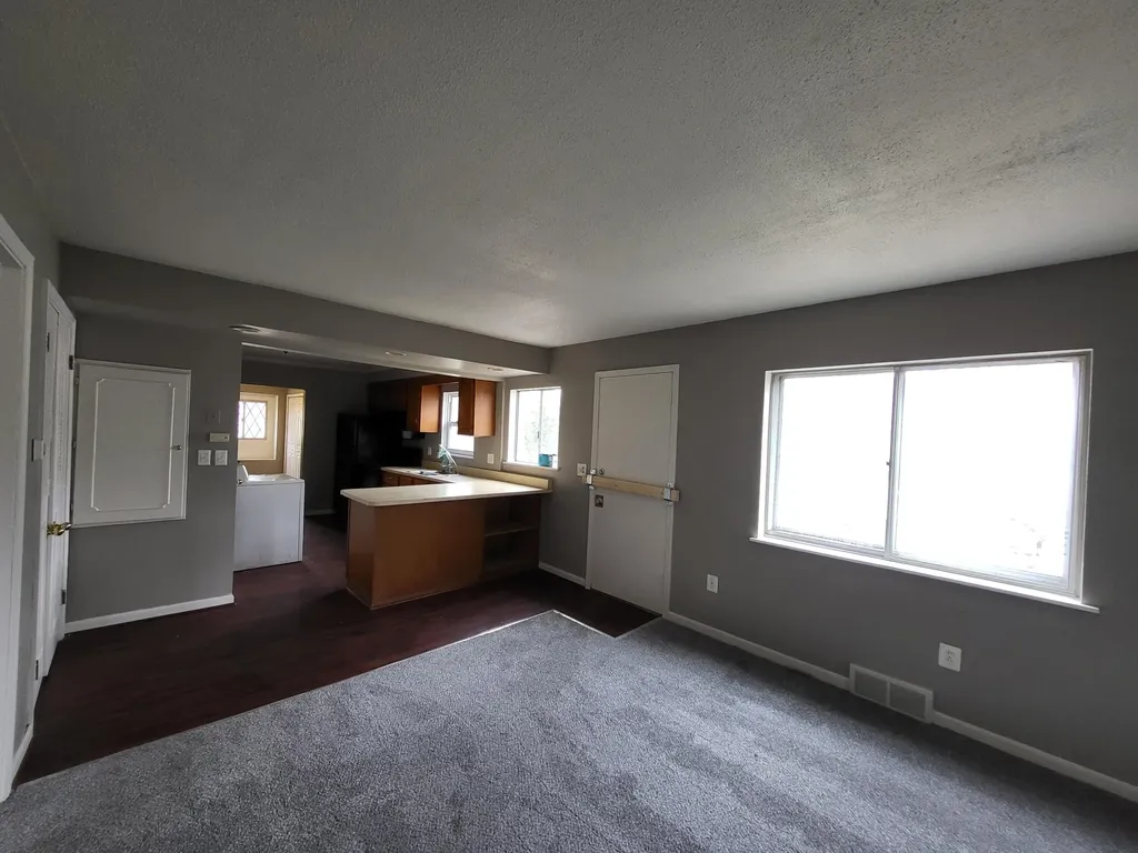 20304 E Eight Mile Road Harper Woods City MI 48225