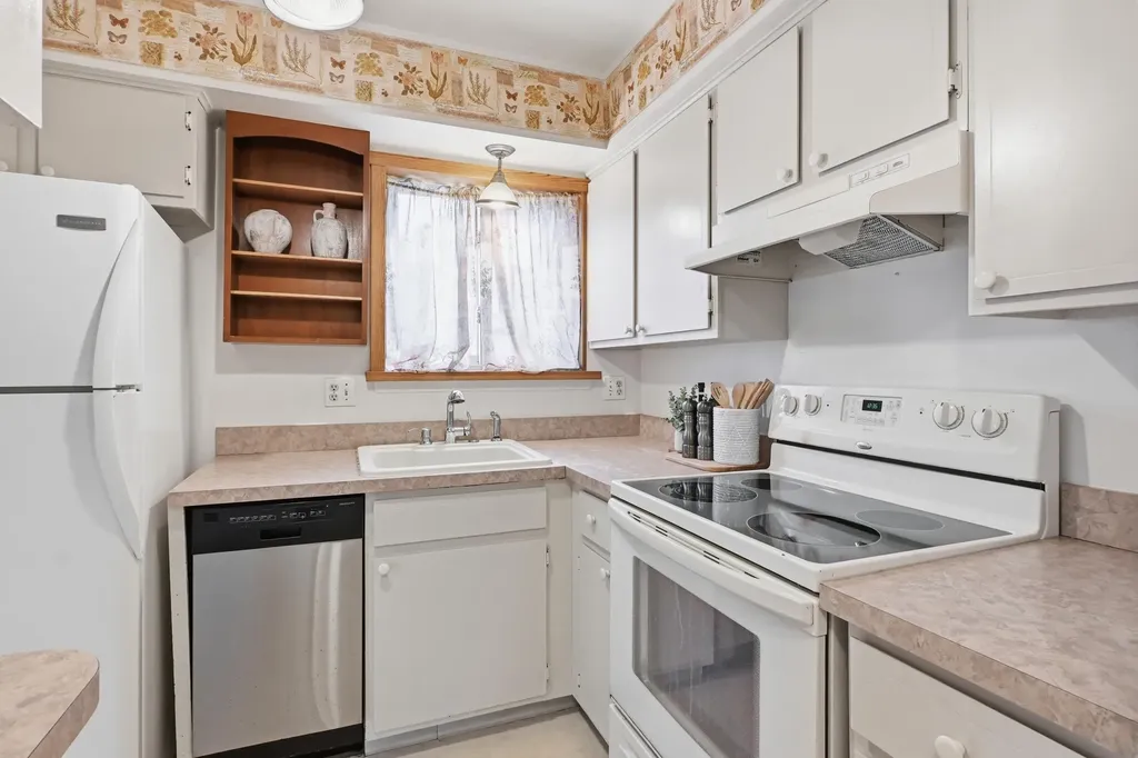 119 Sheffield Saline City MI 48176