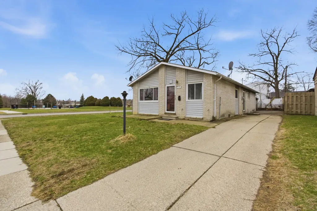 170 Beyne Street Mt. Clemens City MI 48043