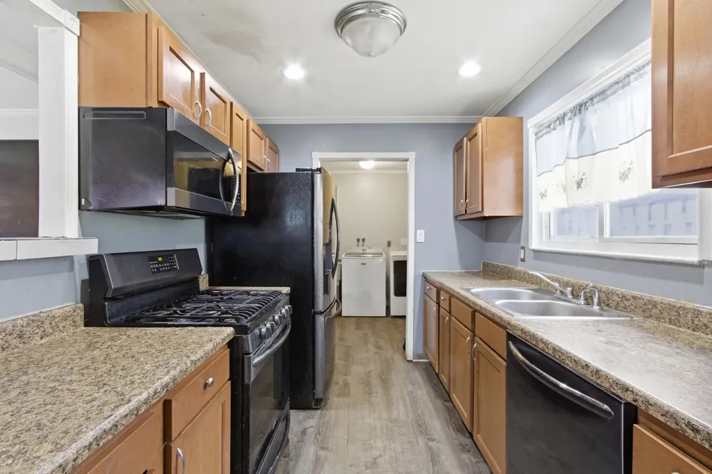 170 Beyne Street Mt. Clemens City MI 48043