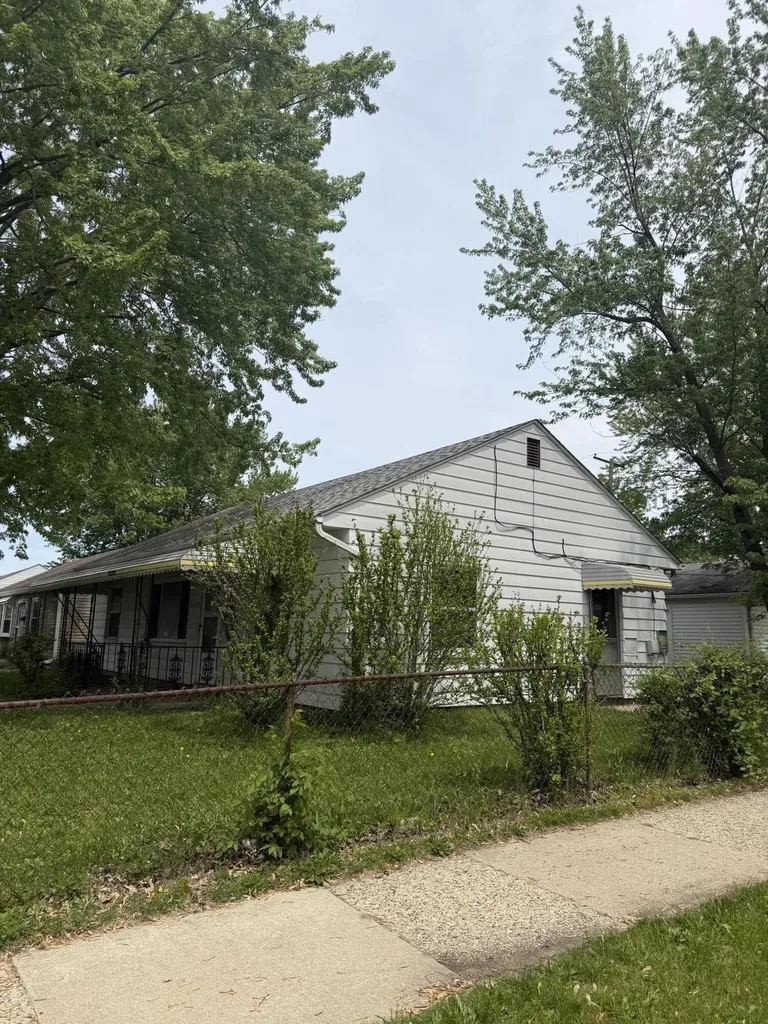 26700 Grandmont Street Roseville City MI 48066