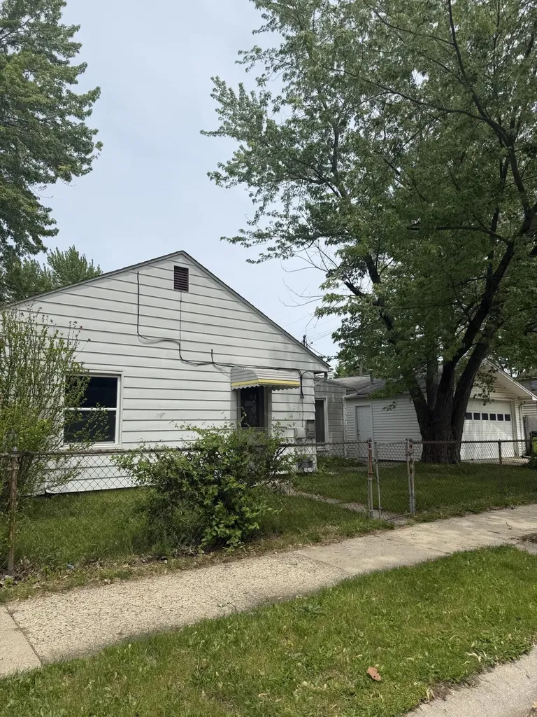 26700 Grandmont Street Roseville City MI 48066