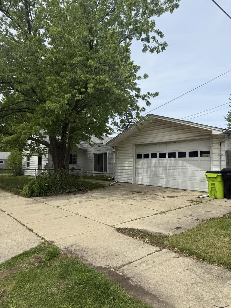 26700 Grandmont Street Roseville City MI 48066