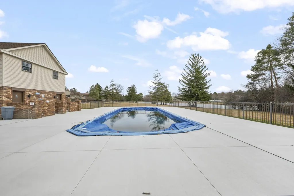 4376 Knightsbridge Lane West Bloomfield Charter Township MI 48323