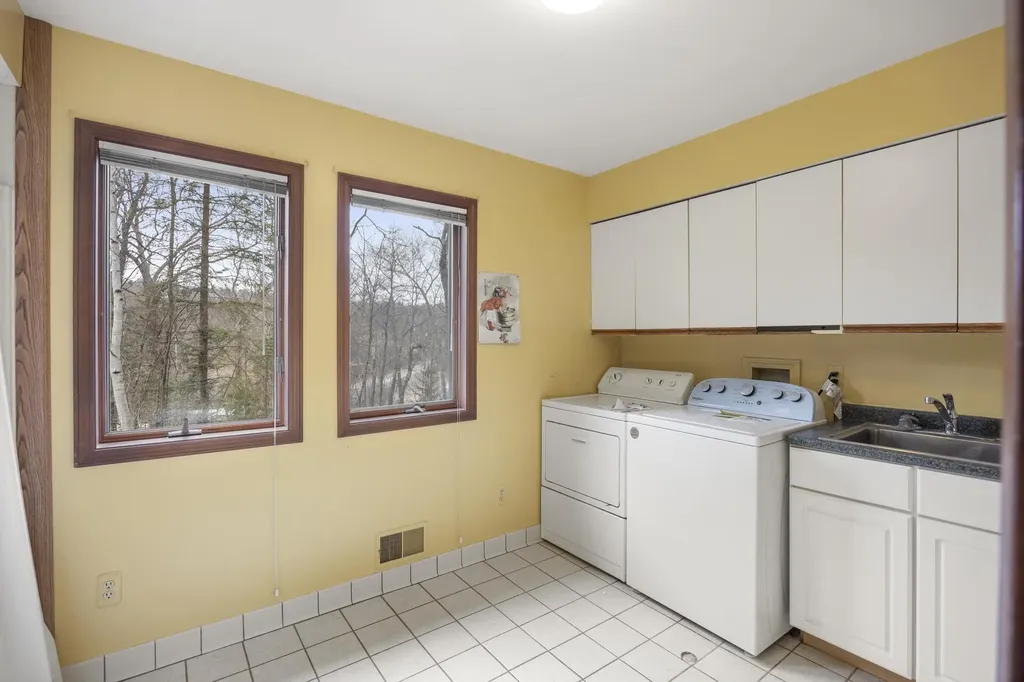 1260 Silverbell Road Oakland Charter Township MI 48306