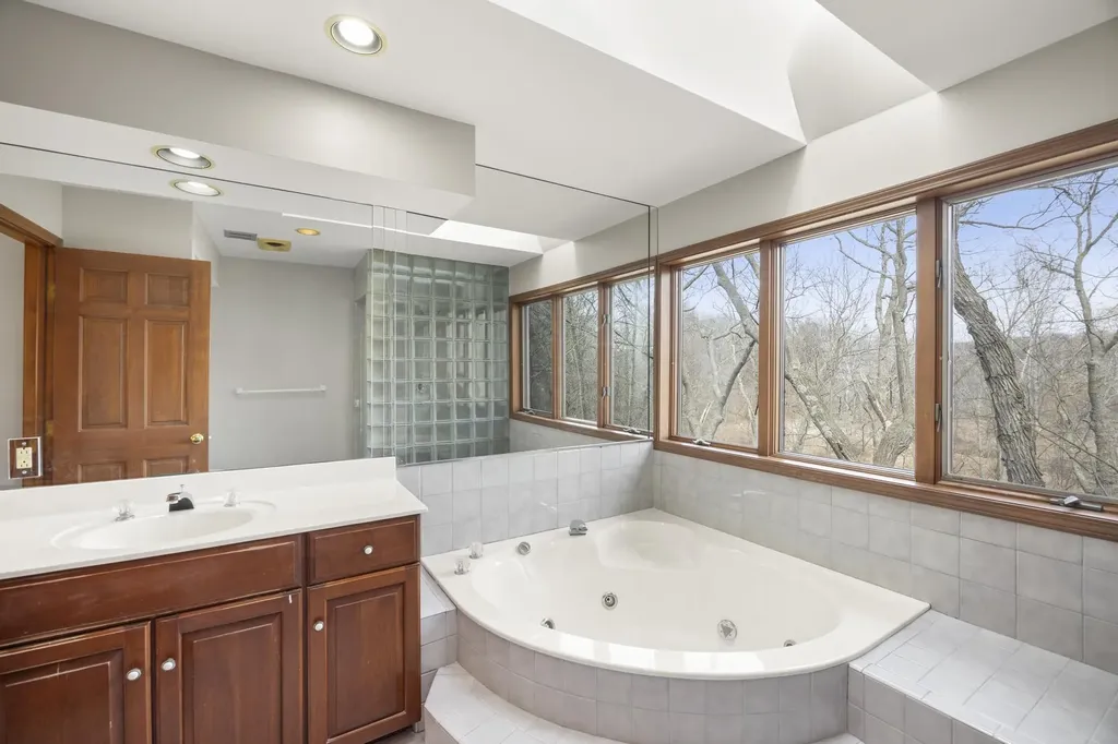 1260 Silverbell Road Oakland Charter Township MI 48306