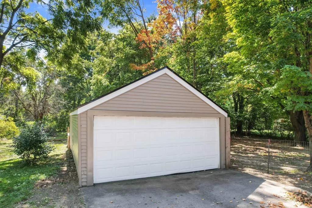 6044 Davison Road Burton City MI 48509