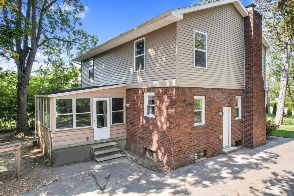 6044 Davison Road Burton City MI 48509