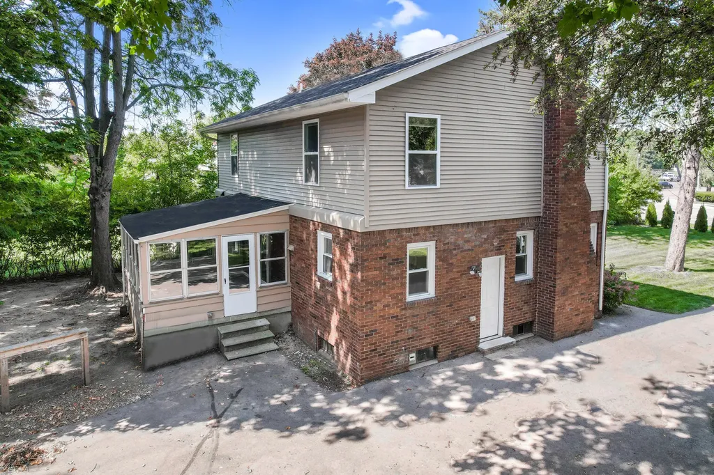 6044 Davison Road Burton City MI 48509