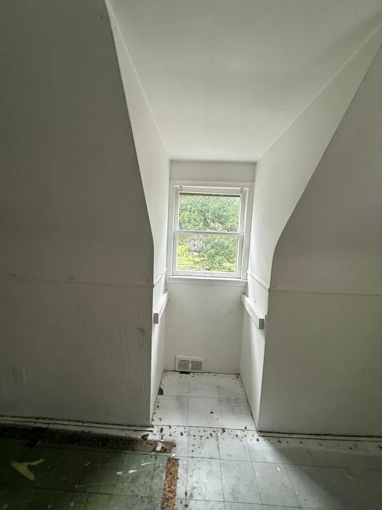 19180 Bradford Avenue Detroit City MI 48205