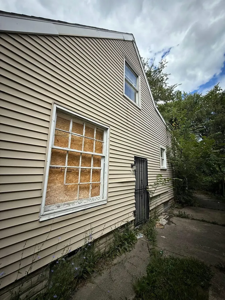 19180 Bradford Avenue Detroit City MI 48205
