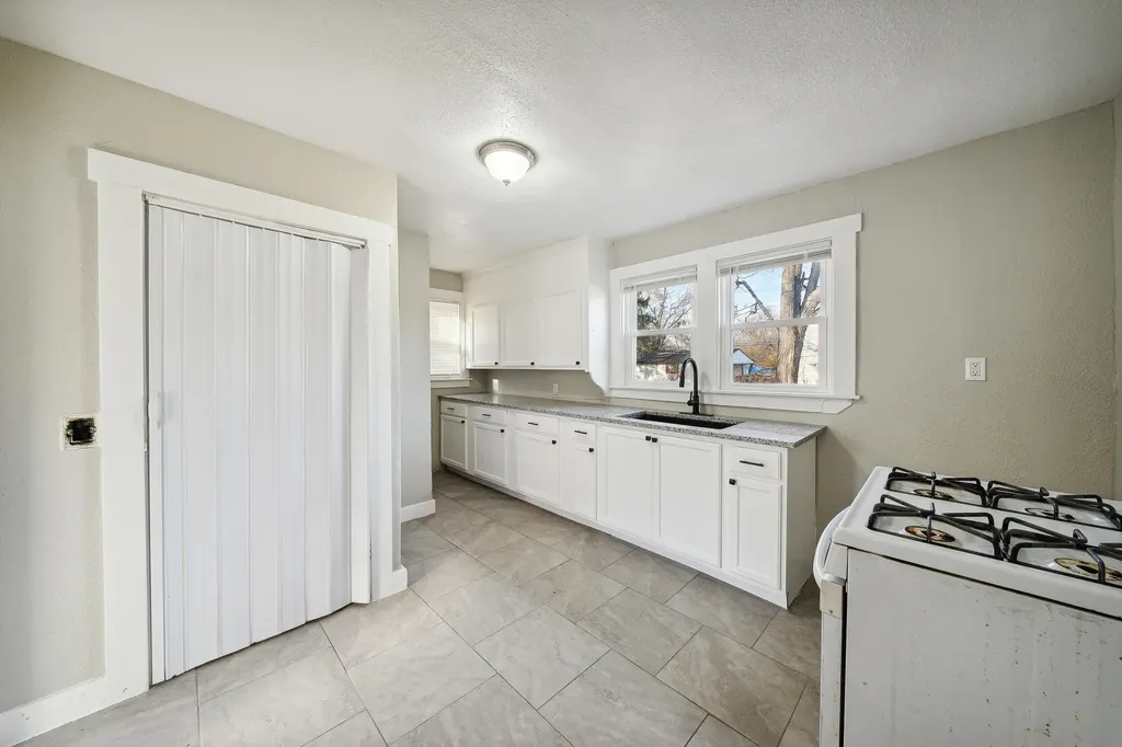 20035 Santa Barbara Drive Detroit City MI 48221