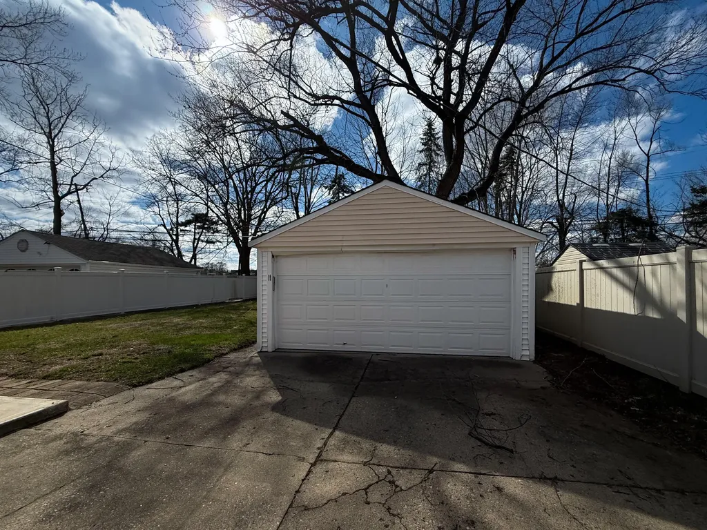 22203 Logue Avenue Warren City MI 48091