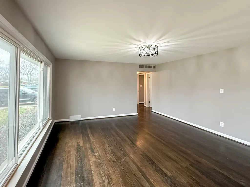 22203 Logue Avenue Warren City MI 48091