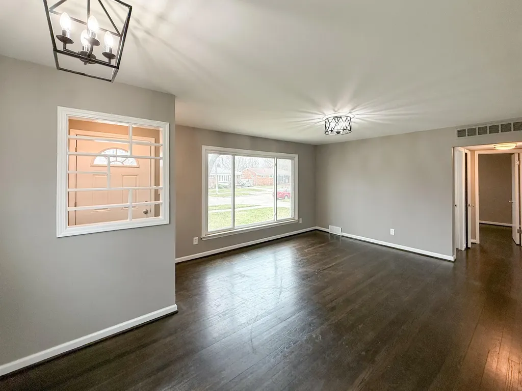 22203 Logue Avenue Warren City MI 48091