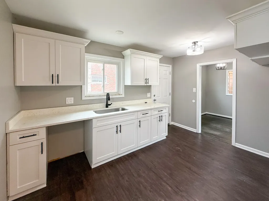 22203 Logue Avenue Warren City MI 48091