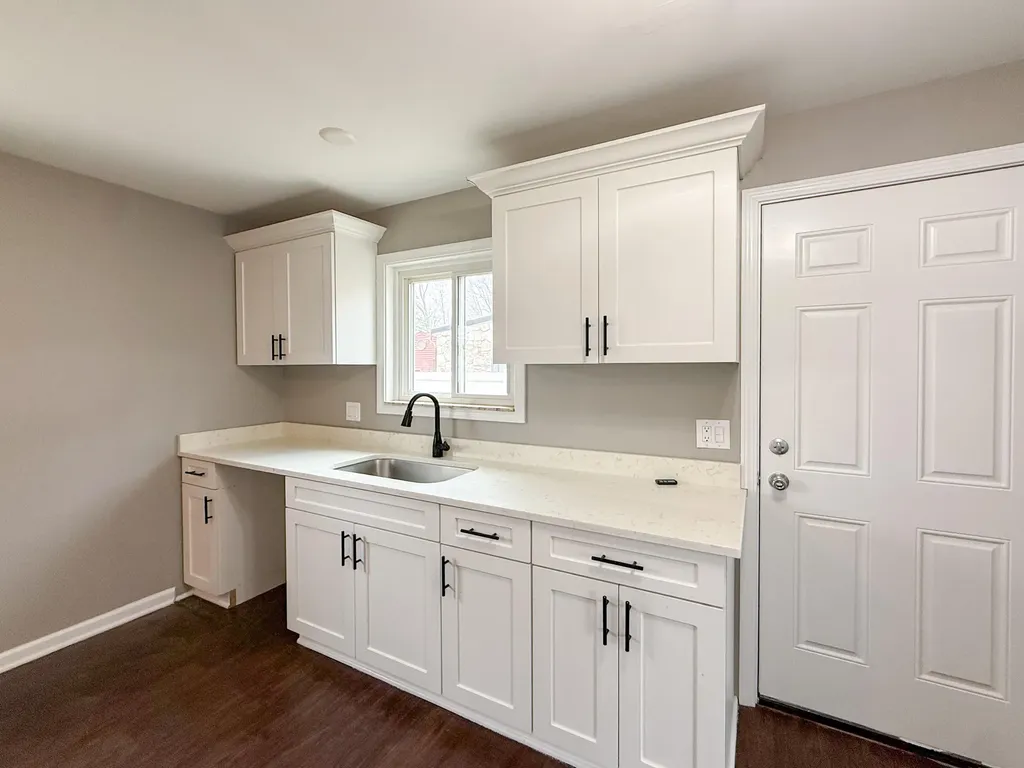 22203 Logue Avenue Warren City MI 48091