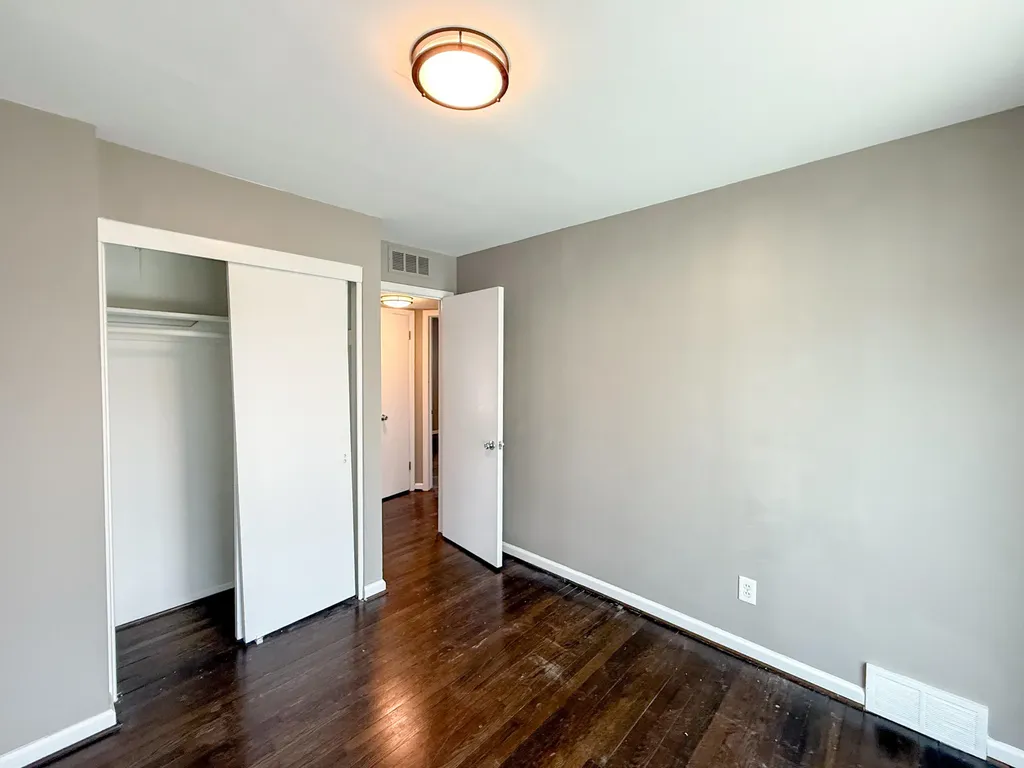 22203 Logue Avenue Warren City MI 48091