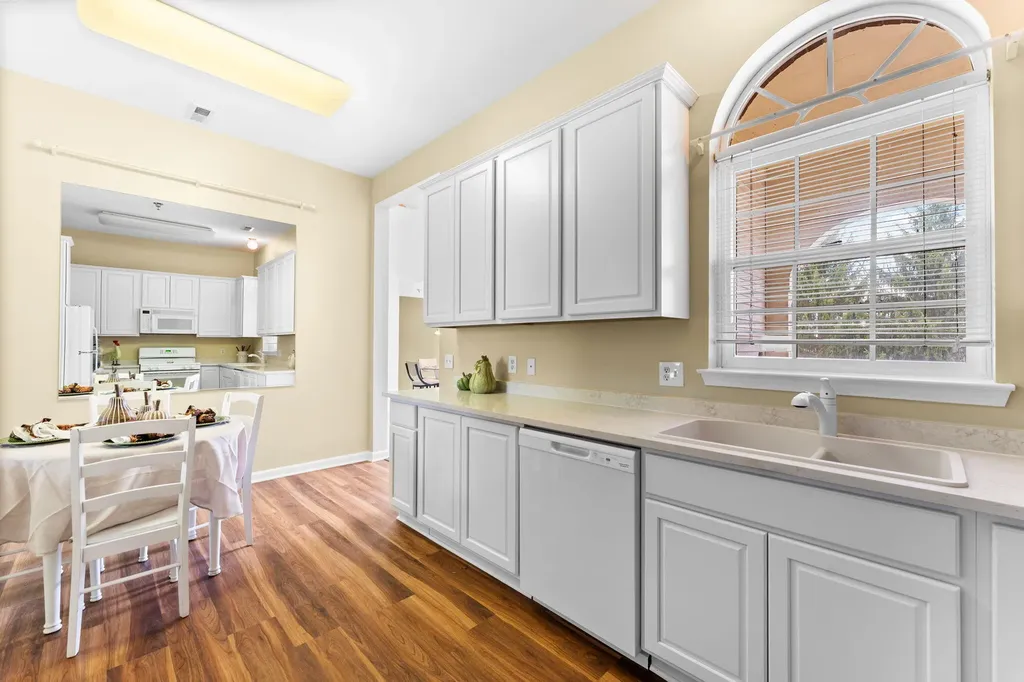 9475 Lakeside Drive Ypsilanti Charter Township MI 48197