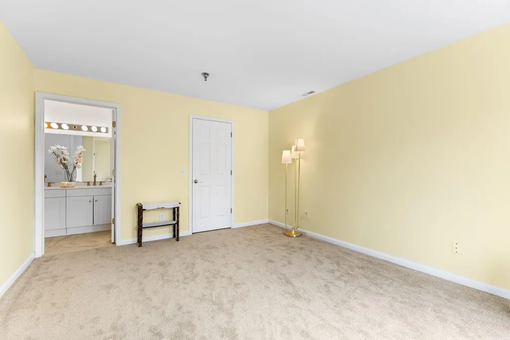 9475 Lakeside Drive Ypsilanti Charter Township MI 48197